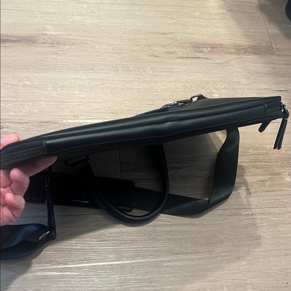 Robert Graham Black Leather Acadia Laptop Bag Sleek Professional Design - Picture 6 of 13